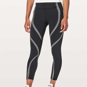 Lululemon Wild Twist 7/8 Tight *25"
Black / Heathered Black